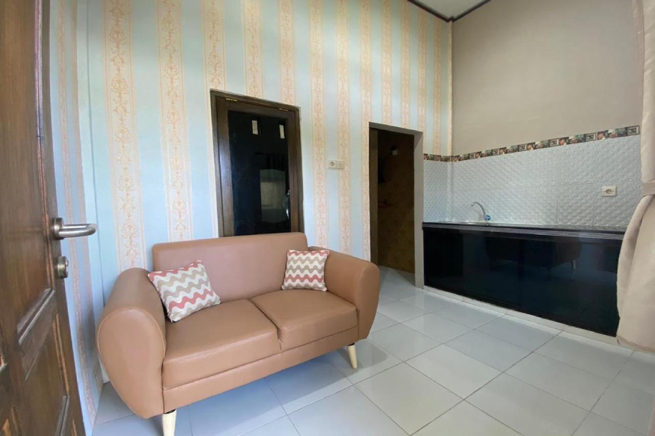 Reddoorz Near Mojokerto Train Station Hotel Exterior photo